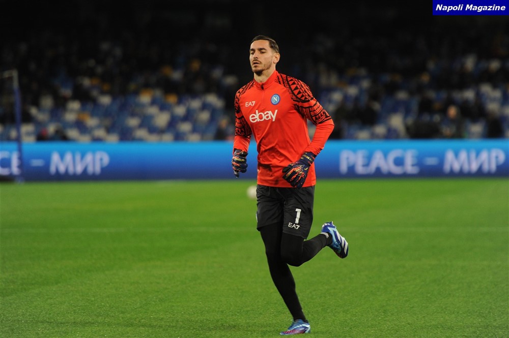 CHAMPIONS - Napoli-Braga, la Uefa celebra la parata di Alex Meret su ...