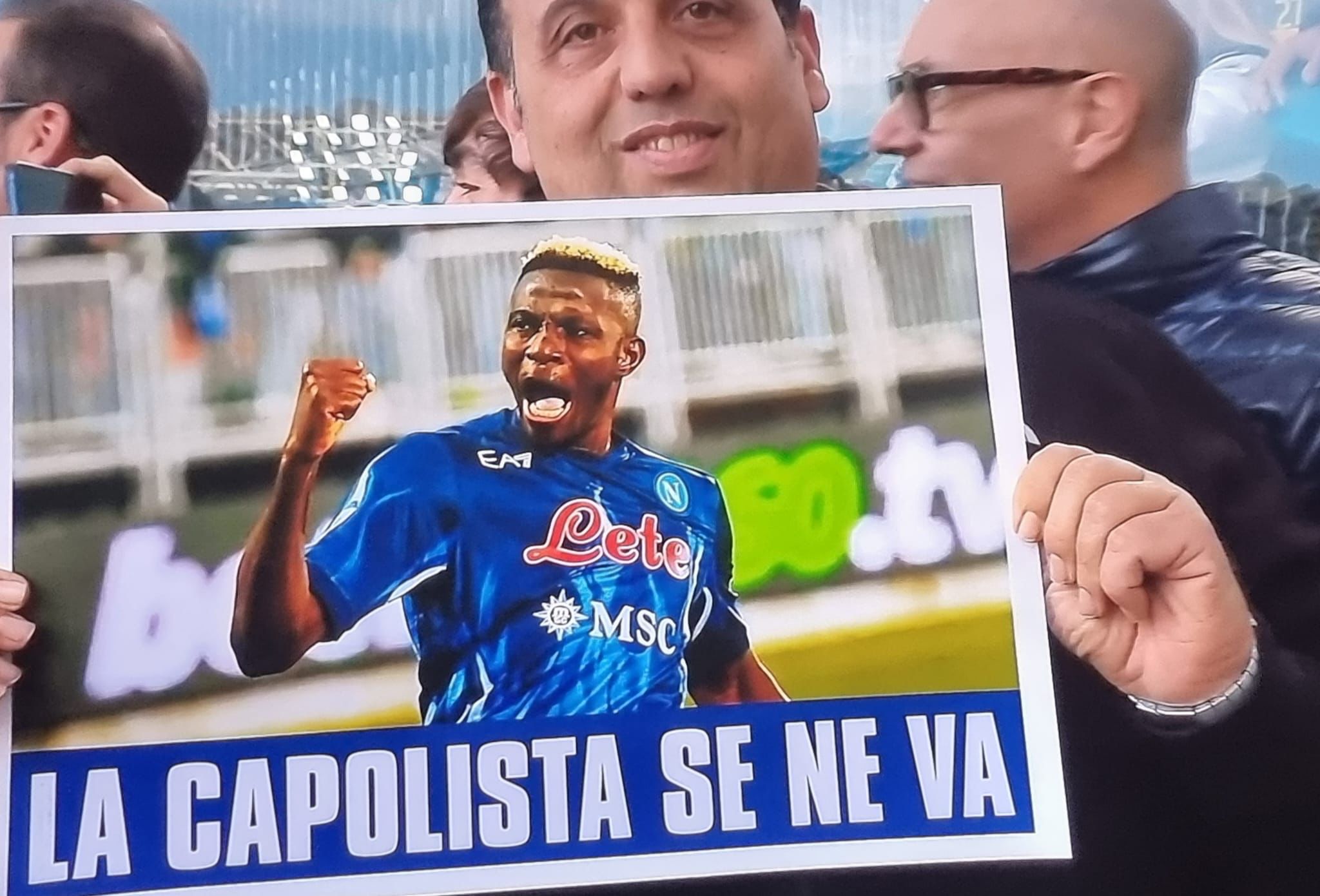 FOTO SHOW NM - Napoli-Udinese, un tifoso esulta in tribuna: "La ...